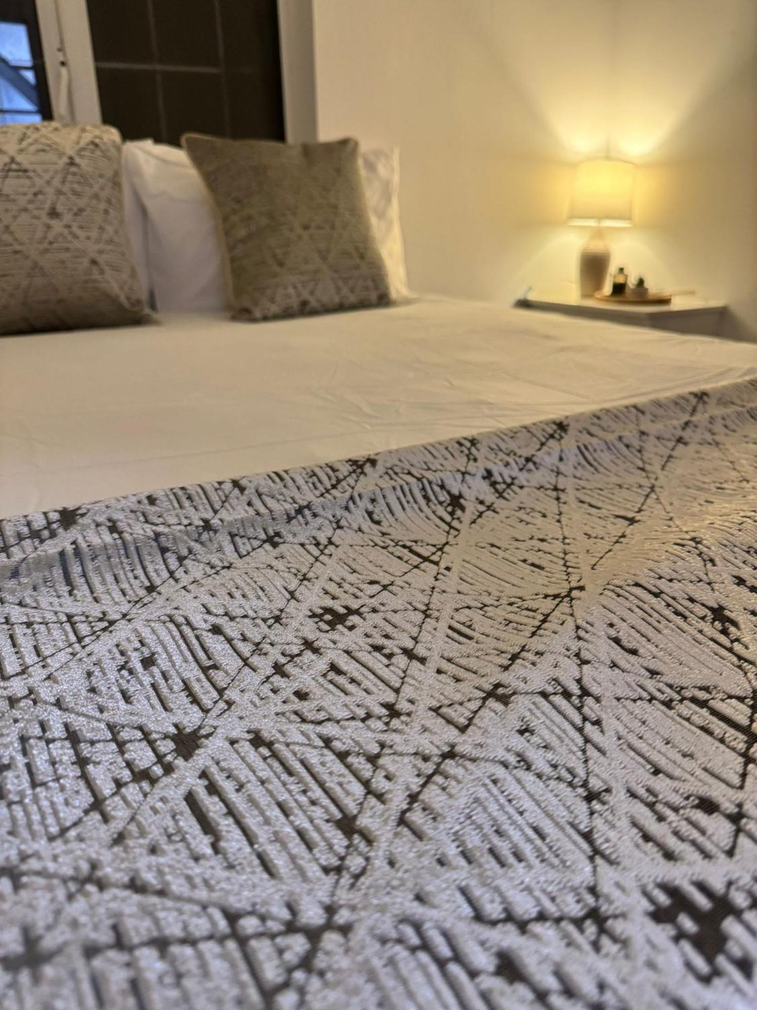 Shm Stays Solihull Hs2 Nec Airport Nr M6 M40 M42 Great For Long & Short Stays 15 Min Walk To Train Station 5 Min Drive To Town Centre Outside Bus Stops & Supermarket Free Parking Esterno foto