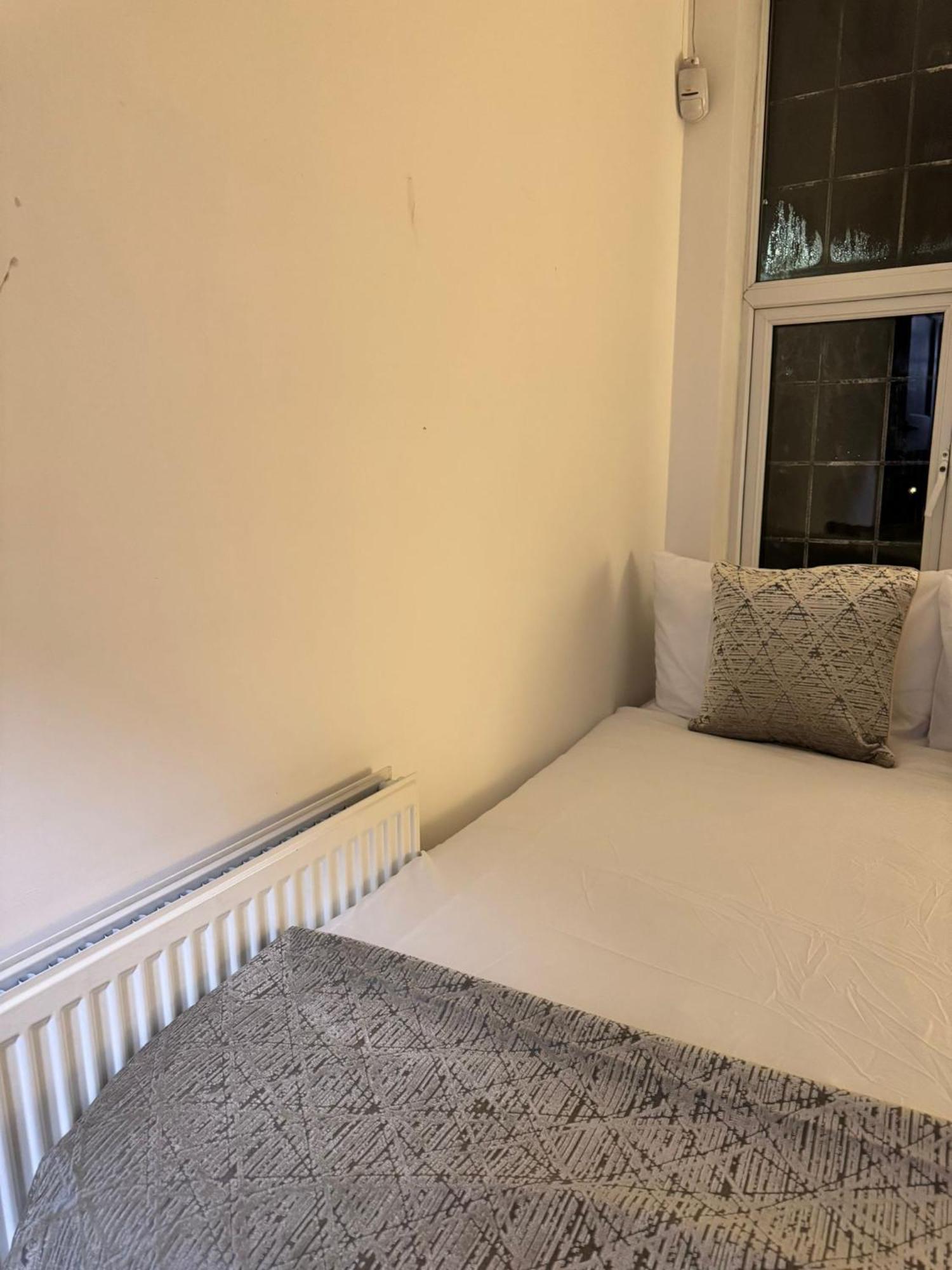Shm Stays Solihull Hs2 Nec Airport Nr M6 M40 M42 Great For Long & Short Stays 15 Min Walk To Train Station 5 Min Drive To Town Centre Outside Bus Stops & Supermarket Free Parking Esterno foto