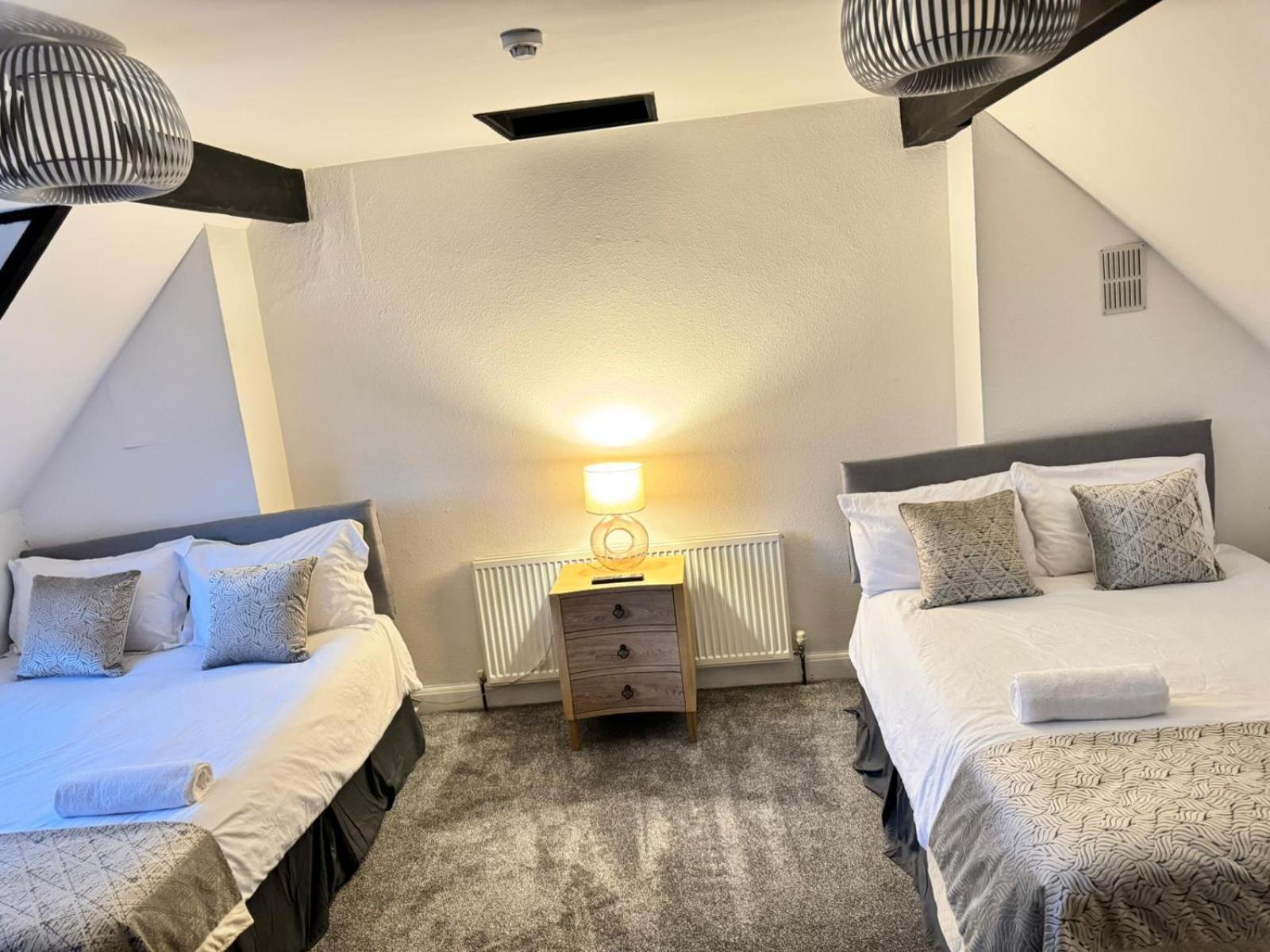 Shm Stays Solihull Hs2 Nec Airport Nr M6 M40 M42 Great For Long & Short Stays 15 Min Walk To Train Station 5 Min Drive To Town Centre Outside Bus Stops & Supermarket Free Parking Esterno foto